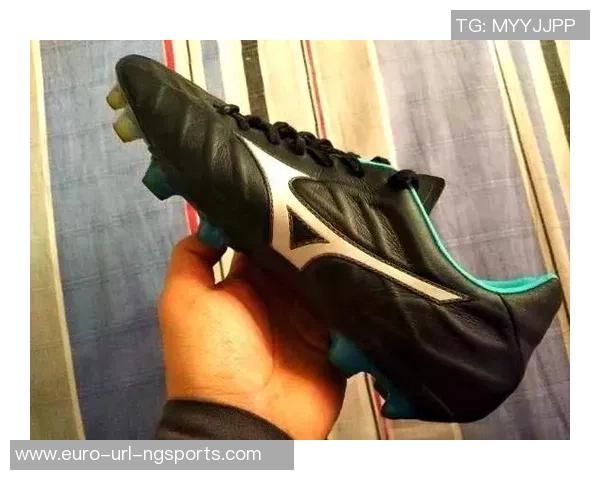 探索上海美津浓足球鞋的独特魅力与卓越性能，助力每位球员成就梦想